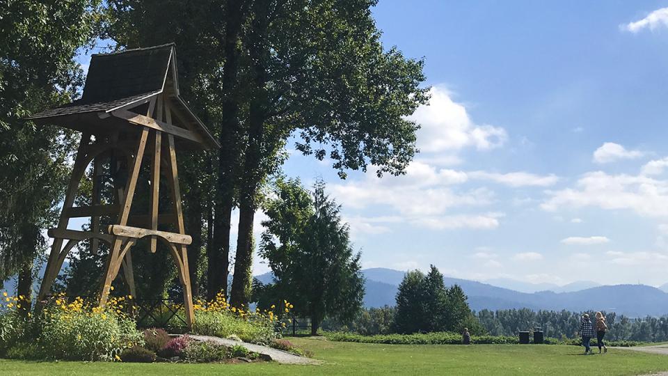 View of mountains on sunny day at fraser river heritage park